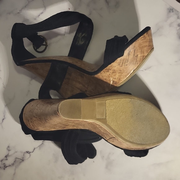 Wedge Heels - Picture 3 of 4